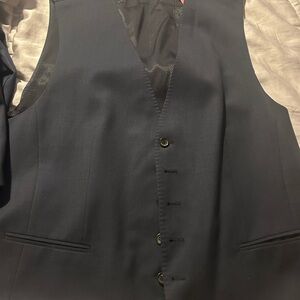 HUGO BOSS MENS THREE PEICE SUIT